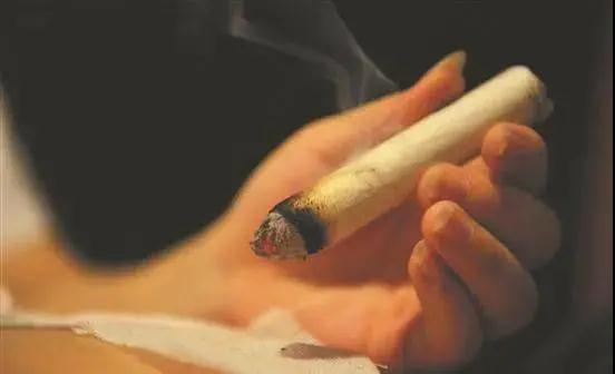 艾灸出汗的10大驚人好處，看完我把空調(diào)關(guān)了！